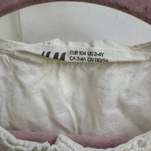 NWOT H&M 3-4Y 3T Girls Cream Lace Short Flutter Sleeve Button Down Blouse - Picture 3 of 4